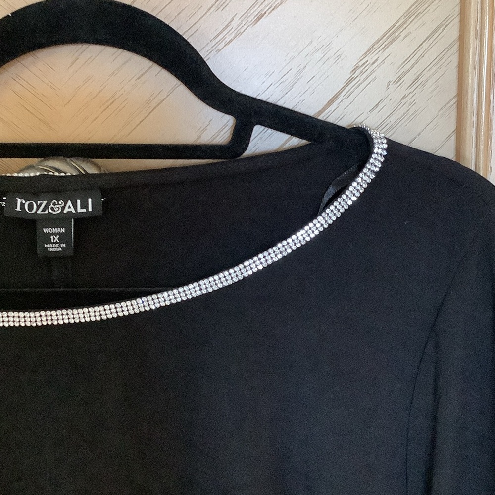 Roz & Ali Black Top with Bell Sleeves - Picture 2 of 7